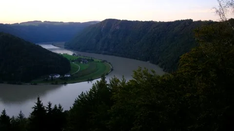 View from the viewpoint "schlögener blick" to the danube river 库存影片 139213571