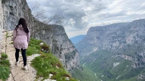 View of the Vikos Gorge, the deepest gorge in Europe, Epirus, Greece 库存影片 243965651