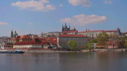 View of the Vltava river and Prague castle Video stock 106922061