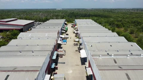 View of warehouse activities distributing various products Vídeo Stock 283703962