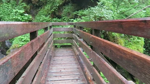 View into the water of m Wild-Gerlostal-Leiternkammerklamm gorge (Tirol/ Aust 스톡 동영상 67570532