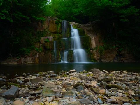 View of the waterfall in spring Foto stock