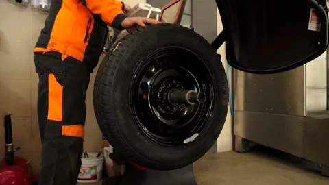 A view of a wheel change Vidéo 142692750