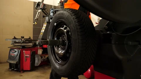 A view of a wheel change 库存影片 142692999