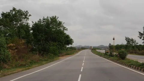 View of white lines in center of road in India Vidéo 156973565
