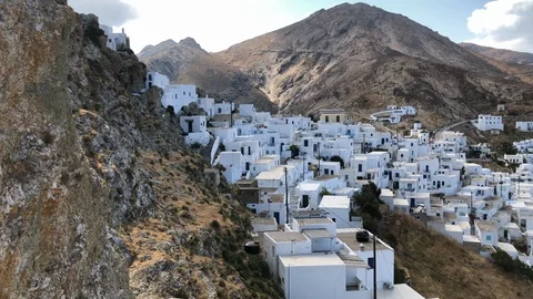 View of the white old Chora between mountains in Serifos island, Greece. Stock-Footage 127061245