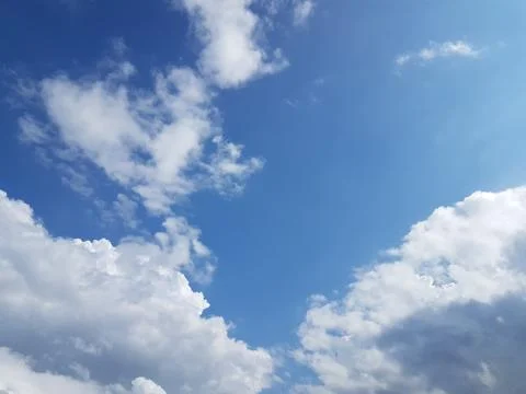 View of white puffy clouds on clear day with blue sky background Stock-Fotos