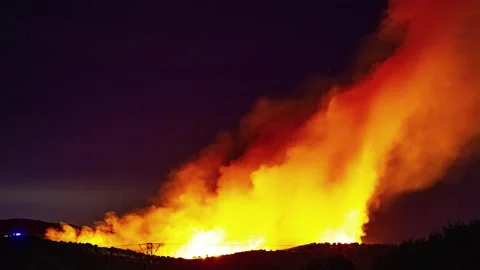 View of a wildfire burning at night in Spain. Video stock 340638188