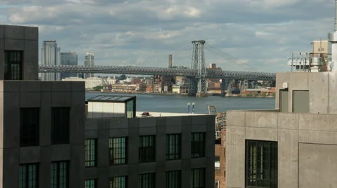 View of Williamsburg Bridge. DUMBO Brooklyn rooftop Vídeos de archivo 39258873