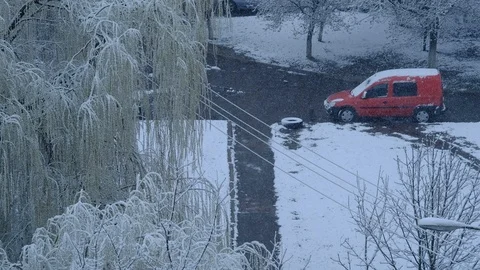 View from the window. First snow or snow in spring 库存影片 127344752