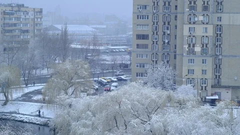 View from the window. First snow or snow in spring Vidéo 127345558