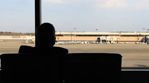 View from window to passengers in airport Vídeo Stock 45818286