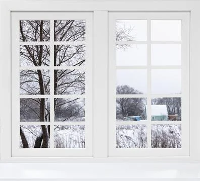 View from the window to the snow-covered trees Foto stock