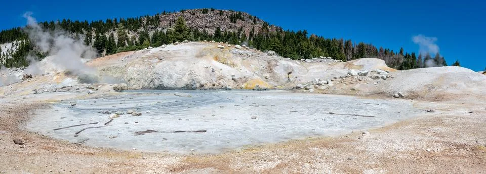 View from within Bumpass Hell hydrothermal area at Lassen Volcanic National Park Foto stock