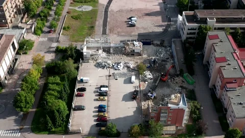 View of the work of old apartment building demolishing Stock Footage 160260577