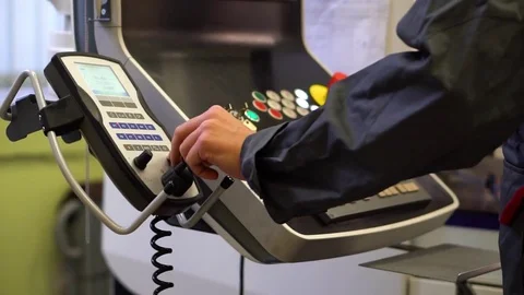 View of work of the operator of the computer system 스톡 동영상 85116884