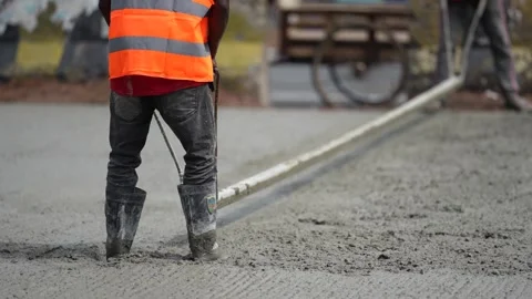 View of a worker leveling concrete on a construction site, Bangladesh. Video stock 334992439