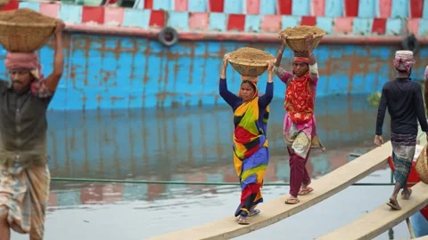 View of workers carrying sand baskets in Aminbazar, Bangladesh. Video stock 334993862