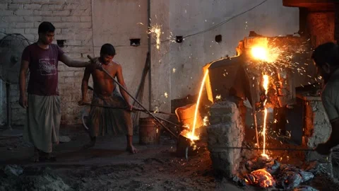 View of workers pouring molten metal in a foundry in Bangladesh. Video stock 334951216
