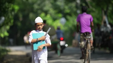 View of a young boy walking on a road in Bogura, Bangladesh. Stockbeeldmateriaal 335584842