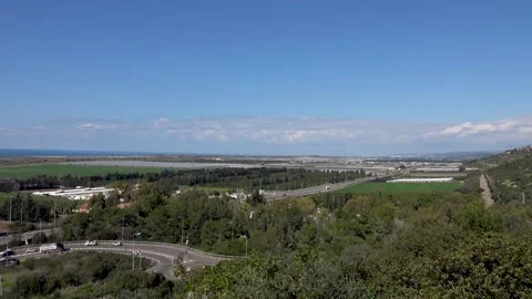 A view from Zichron Ya'akov of Caesarea and the coastal road against the backgro Vidéo 245800664