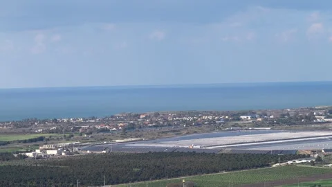 A view from Zichron Ya'akov of Caesarea and the coastal road against the backgro Vidéo 245801768