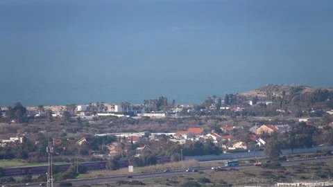 A view from Zichron Ya'akov of Caesarea and the coastal road against the backgro Vidéo 245802667