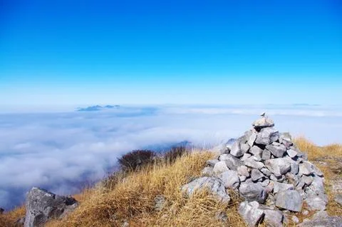 Viewing the top of high mountain form mountainsides Stock Photos