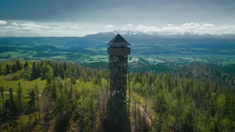 Viewing tower on Luban with a view of the Tatra Mountains - Kluszkowce, Wes.. Stock Footage 274445568