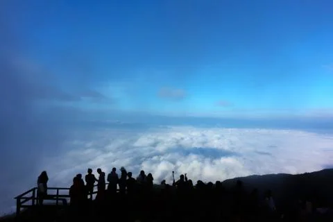 Viewpoint with cloud and blue sky at Kew Mae Pan nature trail on Doi Inthanon Foto stock