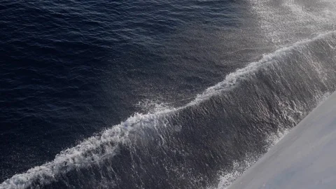Views from a boat breaking waves Stockbeeldmateriaal 106308915