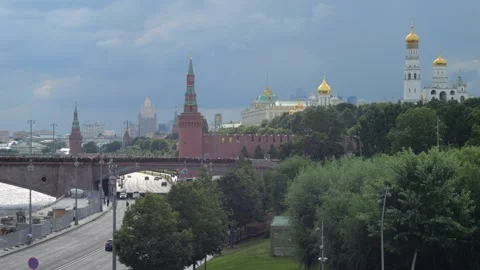 Views of the Kremlin Under Dramatic Cloudy Sky Video stock 345011241