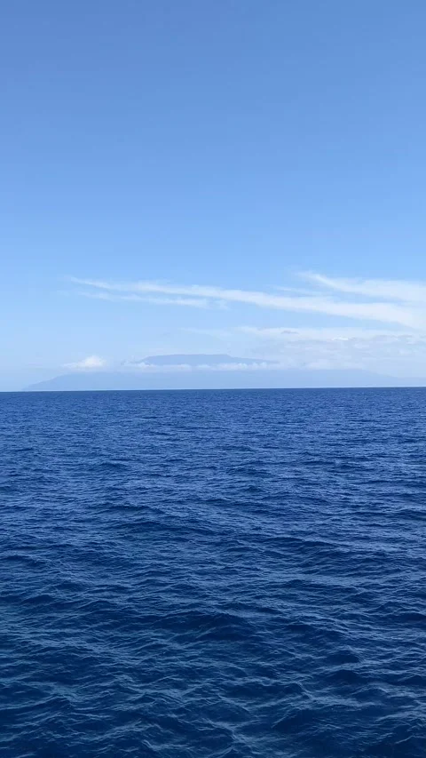 Views of the ocean, waves and blue sky 库存影片 285320547