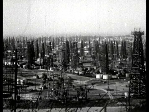 Views of oil fields and of people driving cars on the roads in America in 1950. 스톡 동영상 75071907