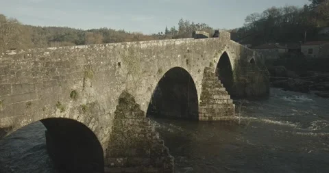 Viiew of Ponte Maceira stone bridge from 18th century on winter time Видео 137229448
