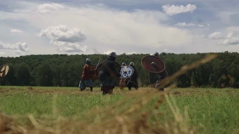 The Viking army is preparing for battle in the field, Vidéo 153807689