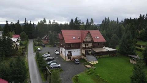 Villa in the mountains on a cloudy day Vidéo 260393931