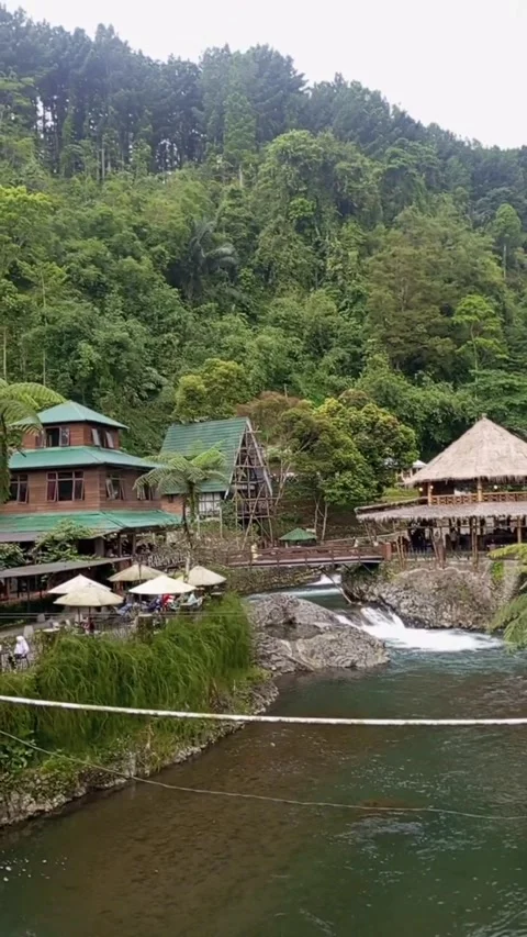 Villa on the mountainside Video stock 221011672