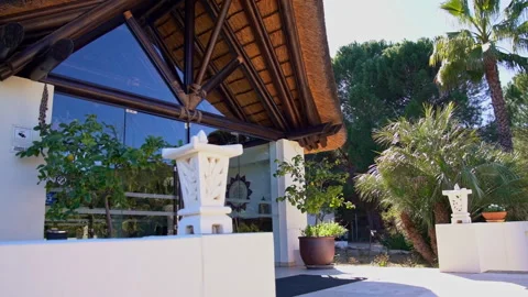 Villa with palm trees in the Maldives Stock-Footage 280693557