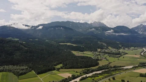 A village in the Austrian Alps 動画素材 123335959