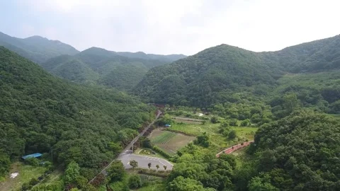 Village in the forest mountains Vídeo Stock 303884646