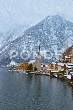Village Hallstatt on the lake - Salzburg Austria Stock Photos