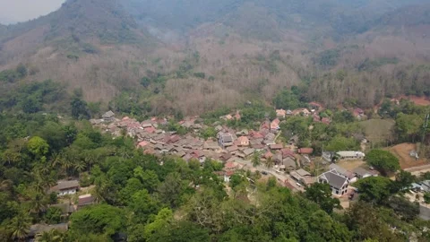 Village in the valley 스톡 동영상 332802344