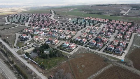 Villas In The Middle Of The Plain Vídeo Stock 334550879