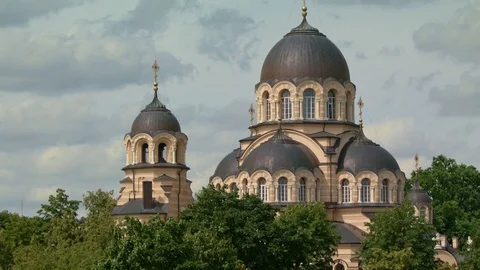 Vilnius Church of Our Lady of the Sign and a. mickevičiaus gatve – pan – tele Stock Footage