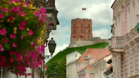 Vilnius Gediminas tower – pan – tele Stock Footage