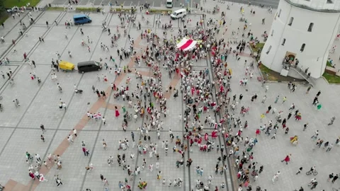VILNIUS, LITHUANIA - August 23, 2020: Human chain from Vilnius to Belarus border 스톡 동영상 246811034