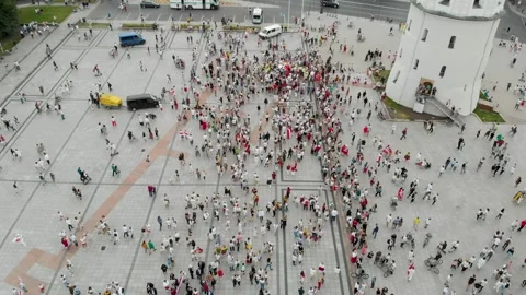 VILNIUS, LITHUANIA - August 23, 2020: Human chain from Vilnius to Belarus border Vídeos de archivo 246879615