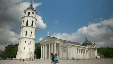 Vilnius St. Stanislav Cathedral Basilica and Belfry, tilt (vers.02), wide Vídeo Stock 80743513