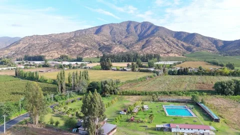 Vineyard Escape with Pools and Domes in the commune of pichidegua, province of Vídeo Stock 332684890